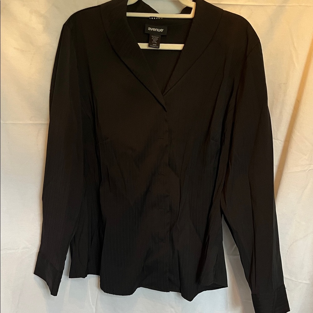 Avenue Black Button-Front Long Sleeve Blouse